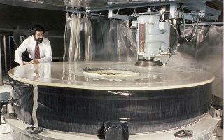 Illustration for article titled Happy 25th Birthday Hubble! Amazing Pics of the Telescope’s Construction